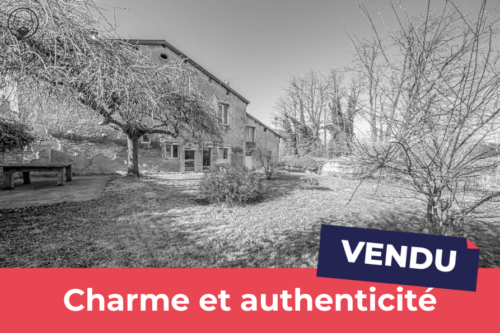 Maison de village implanté sur un joli jardin sur l’axe Comm