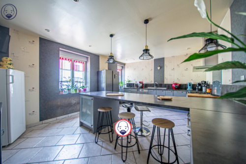 Spacieuse maison familiale avec jardin, dépendance et garage