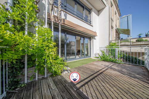 Appartement en duplex avec terrasse situé au premier et deux