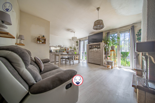Maison de plain-pied implantée sur un terrain de 799 m2, agr