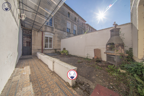 Maison de ville avec dépendance à rénover