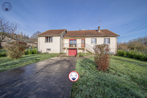 Pavillon indépendant des années 65 avec cheminée en pierre