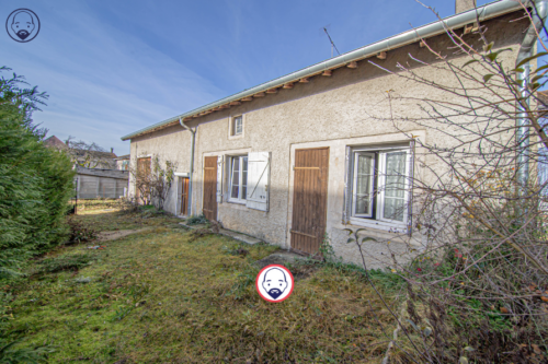 Maison de village avec grange et dépendances