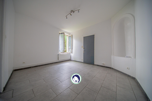 Studio avec cour privative, 2 mn de la Fac de Lettres