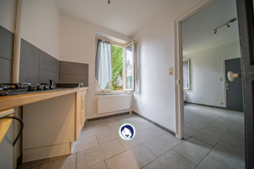 Studio avec cour privative, 2 mn de la Fac de Lettres