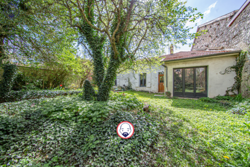 Maison de caractère avec jardin sur l&rsquo;arrière .