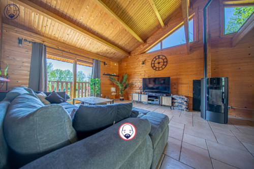 Chalet lumineux avec terrasse et dépendance