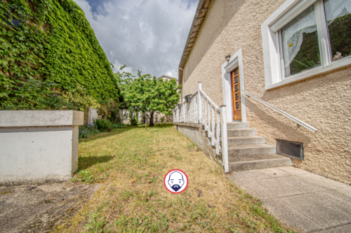 Maison de village avec dépendances et jardin