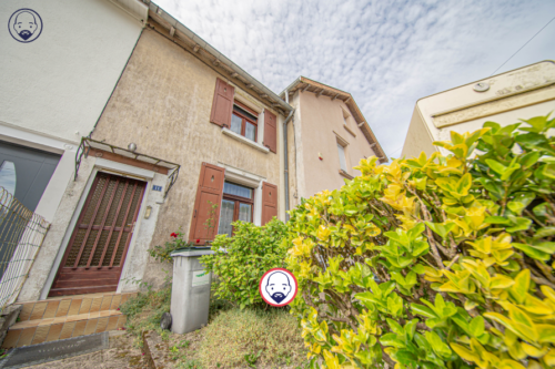 Maison avec jardin, deux garages et grenier aménageable : un